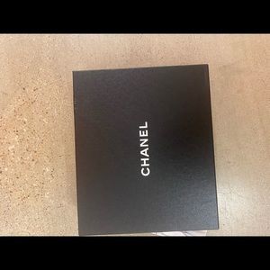 Channel packaging box with dust bag